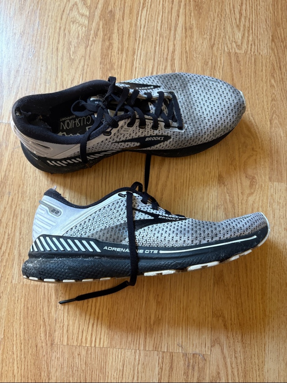 Brooks Adrenaline GTS Running Shoes size women’s 9
